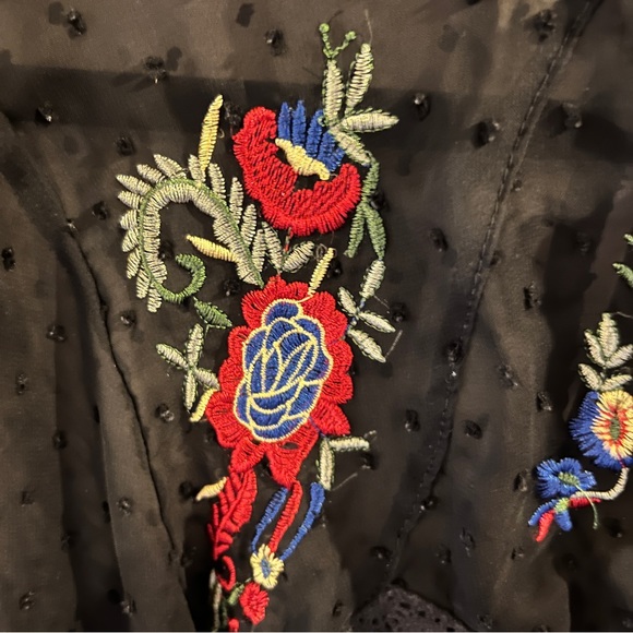 Amazing Blouse With Embroidery Detailing - Picture 3 of 7